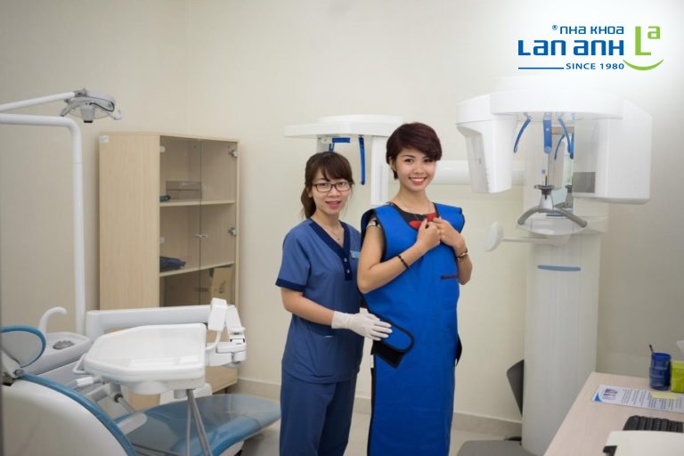 chup x-quang rang voi su ho tro cua ao chi giup han che toi da luong tia hap thu vao co the