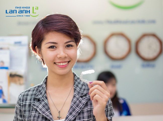 tay trang rang phu hop voi cac rang sam mau