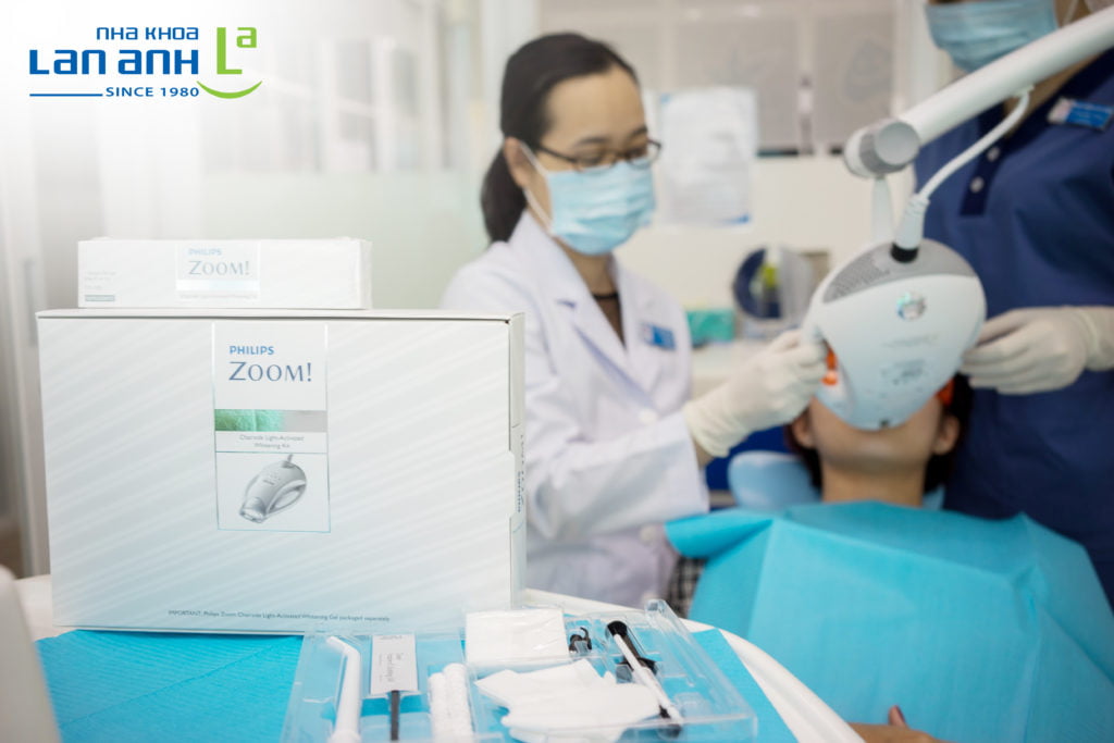 tay trang rang tai nha khoa