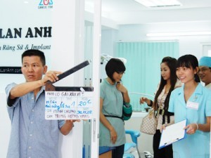 canh quay nha khoa lan anh