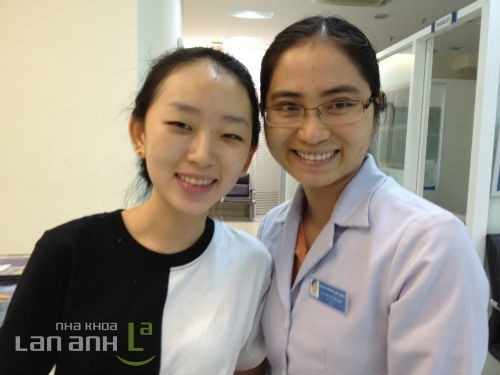 nu cuoi hai long cua benh nhan chinh nha